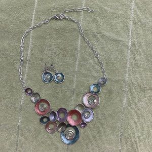 Beautiful abstract necklace w/matching earrings